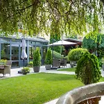 Hotel Golden Eagle