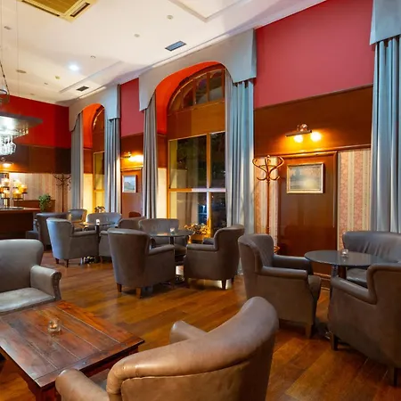 ホテル Golden Eagle レビツェ