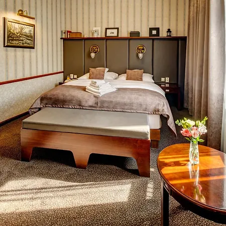 ホテル Golden Eagle レビツェ