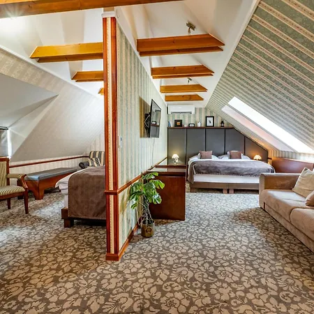 Golden Eagle Hotel Levice