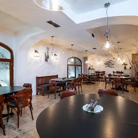 Golden Eagle Hotel