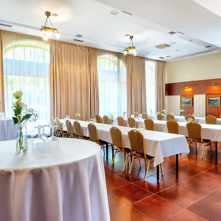 Golden Eagle 4* Levice