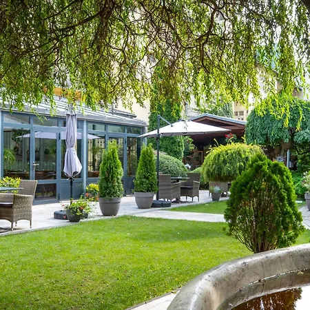 Hotel Golden Eagle