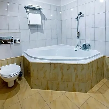 Golden Eagle 4* Levice