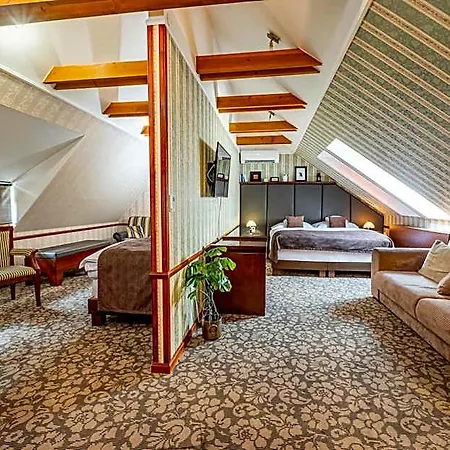 Golden Eagle Hotel Levice